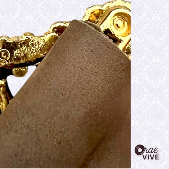 Vintage 1971 Buxton Genuine Leather "Lion and Lamb" Statement Belt - Picture 5 of 5